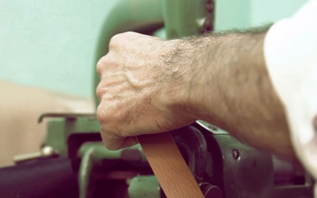 72 Smalldive Artisan Preparing Belt Strap